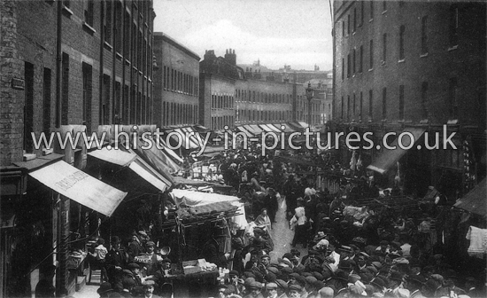 Sunday Morning Market, Petticoat Lane, Whitechapel, London. c.1910